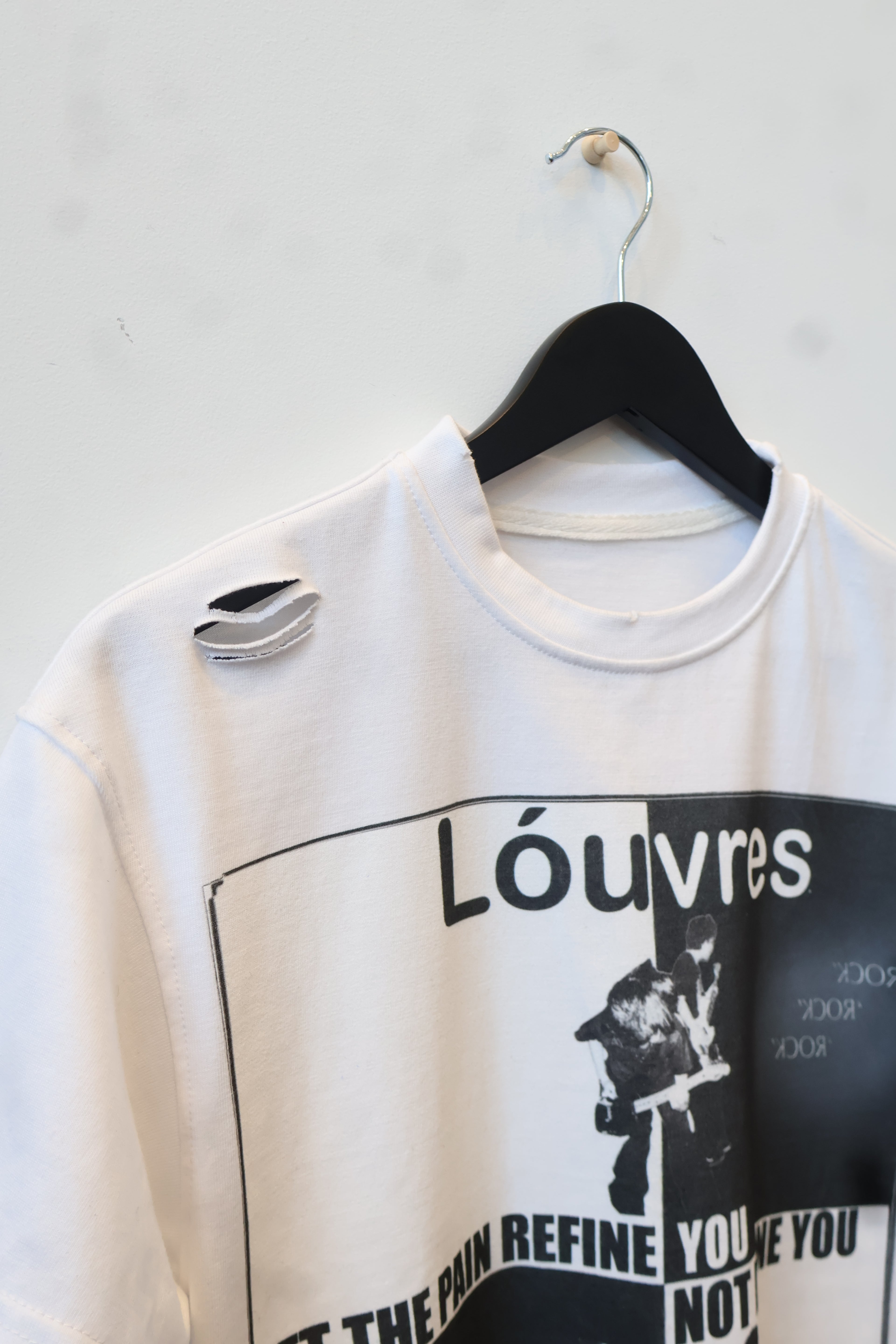 MUSIC HEALS DEPRESSION WHITE TEE